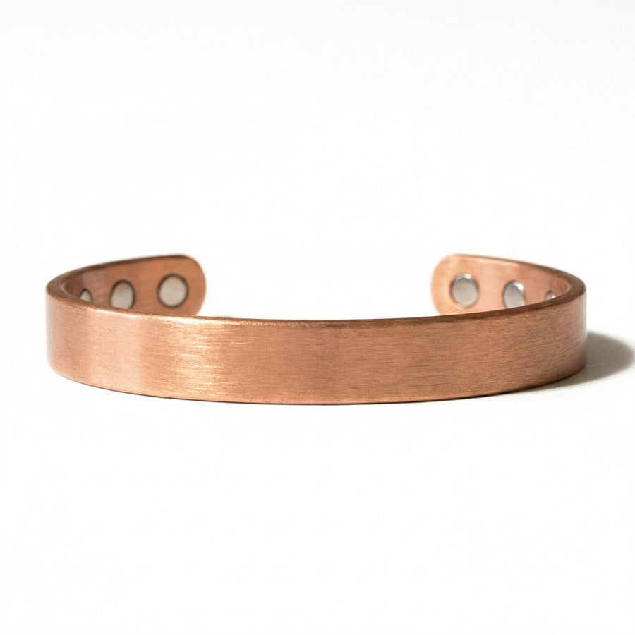 Quantum copper magnetic bracelet showing its 10 mm band and copper finish