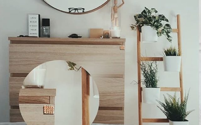 Lattice plate in a bedroom setting